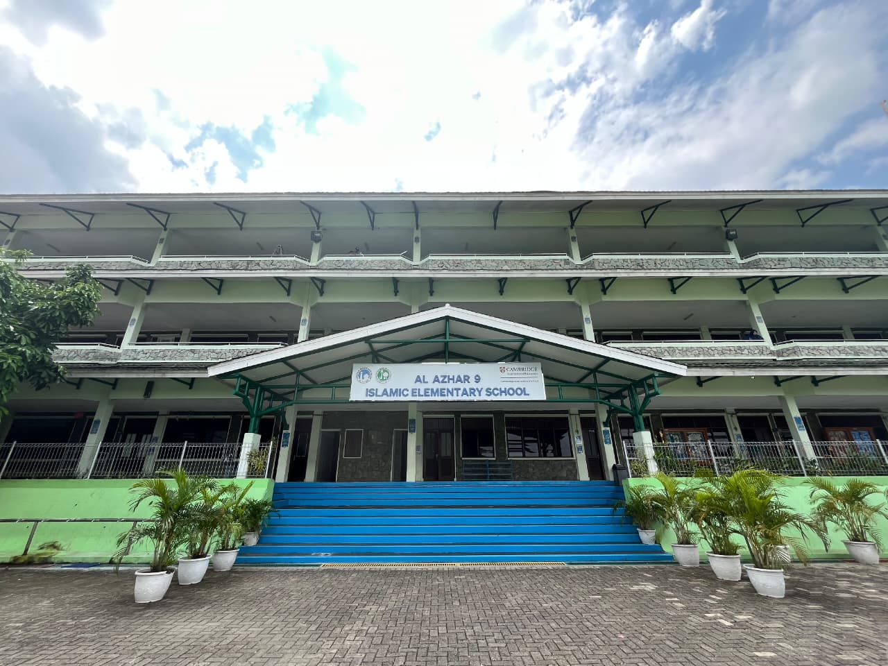 Alumni Nasional ± 8.500 Alumni